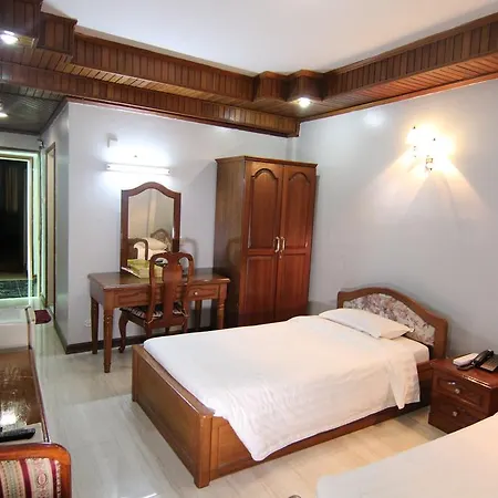Royal White Elephant Hotel Yangon Exterior foto